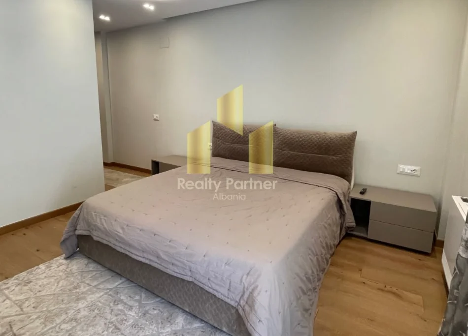 Tirane, shitet apartament 2+1 , 220 m² 500.000 € 