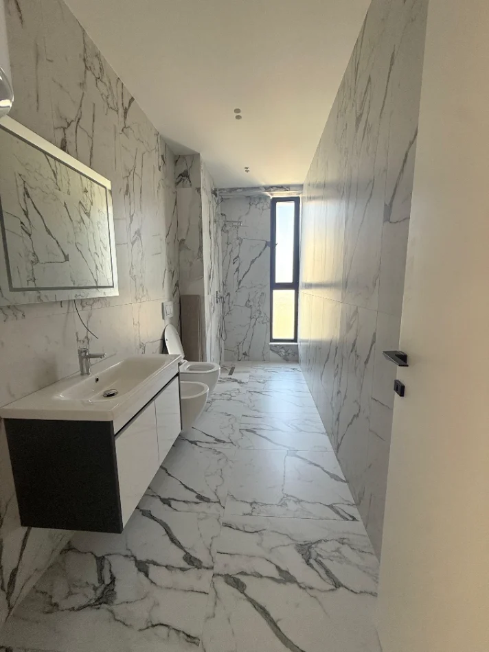Tirane, shitet apartament 2+1 , 104 m² 250.000 € (rruga Jordan Misja)