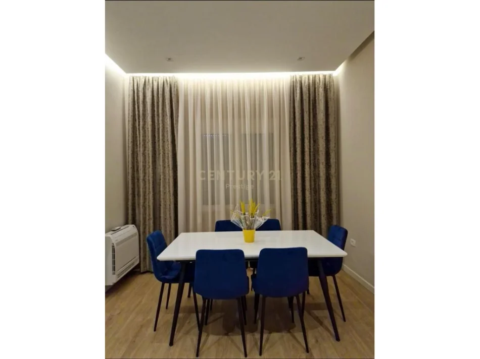 Tirane, jepet me qera apartament 2+1+Ballkon Kati 5, 80 m² 850 € (bllok)
