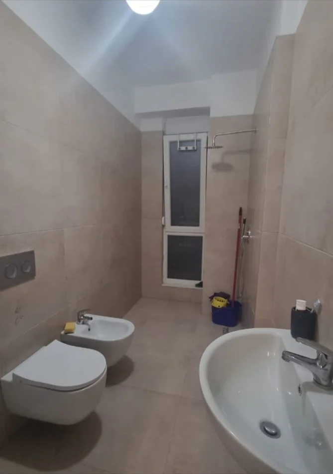 Tirane, jepet me qera apartament 1+1 , 70 m² 500 € (ISH FUSHA E AVIACIONIT)
