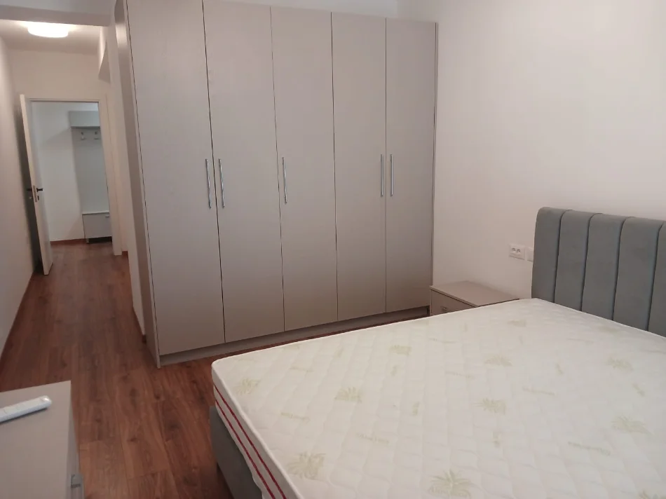 Tirane, jepet me qera apartament 1+1 , 75 m² 700 € (Kodra Diellit 2)