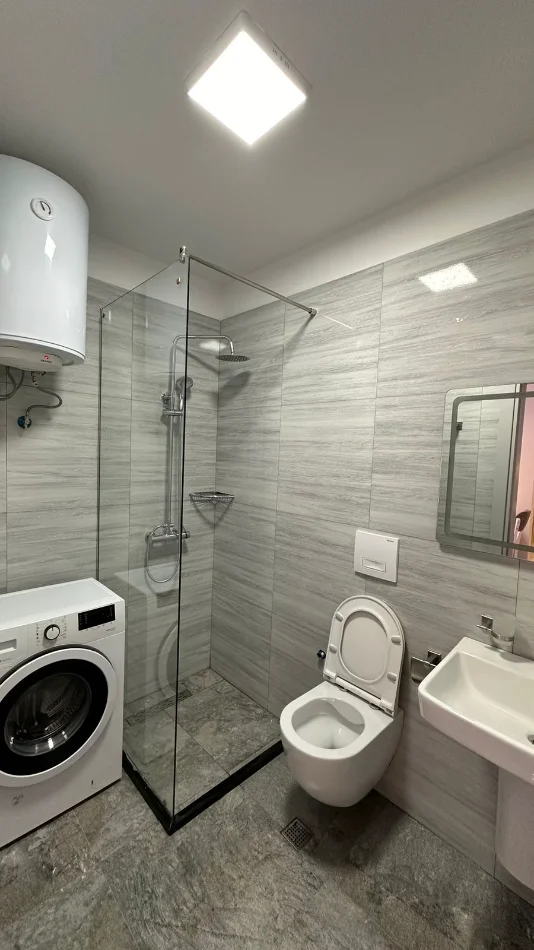 Tirane, jepet me qera apartament 1+1 , 55 m² 600 € 