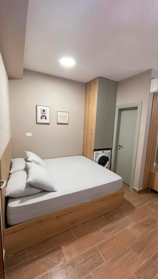 Tirane, jepet me qera apartament 1+1 , 35 m² 450 € 