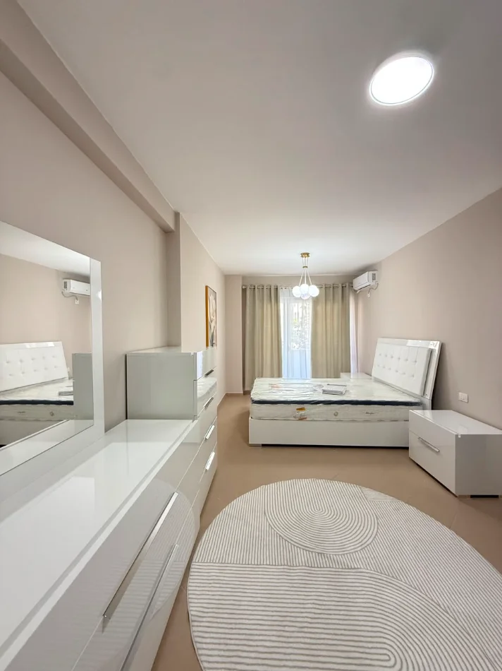 Tirane, jepet me qera apartament 2+1 , 120 m² 760 € (21 Dhjetori)