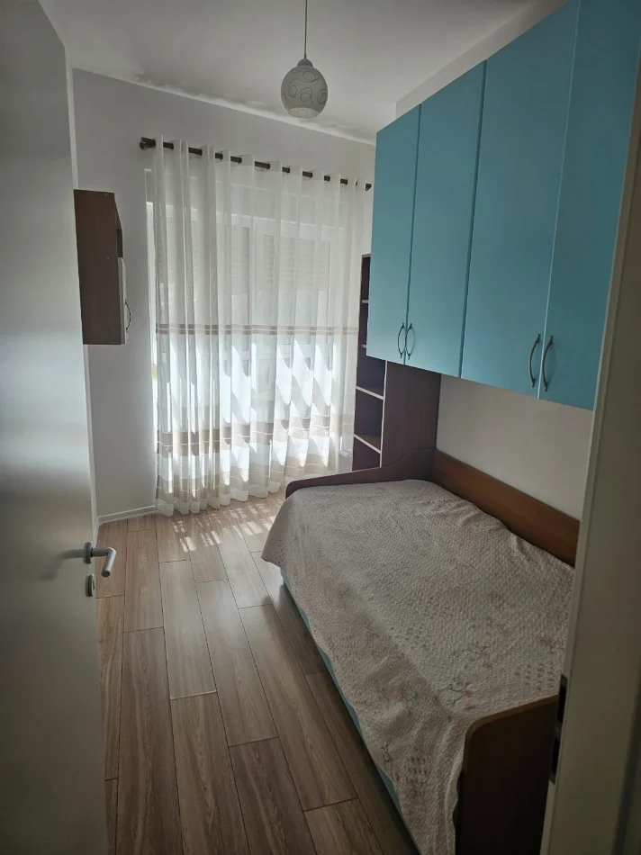 Tirane, jepet me qera apartament 2+1+Ballkon Kati 2, 75 m² 550 € (Ali Demi/Kompleksi Mangalem)