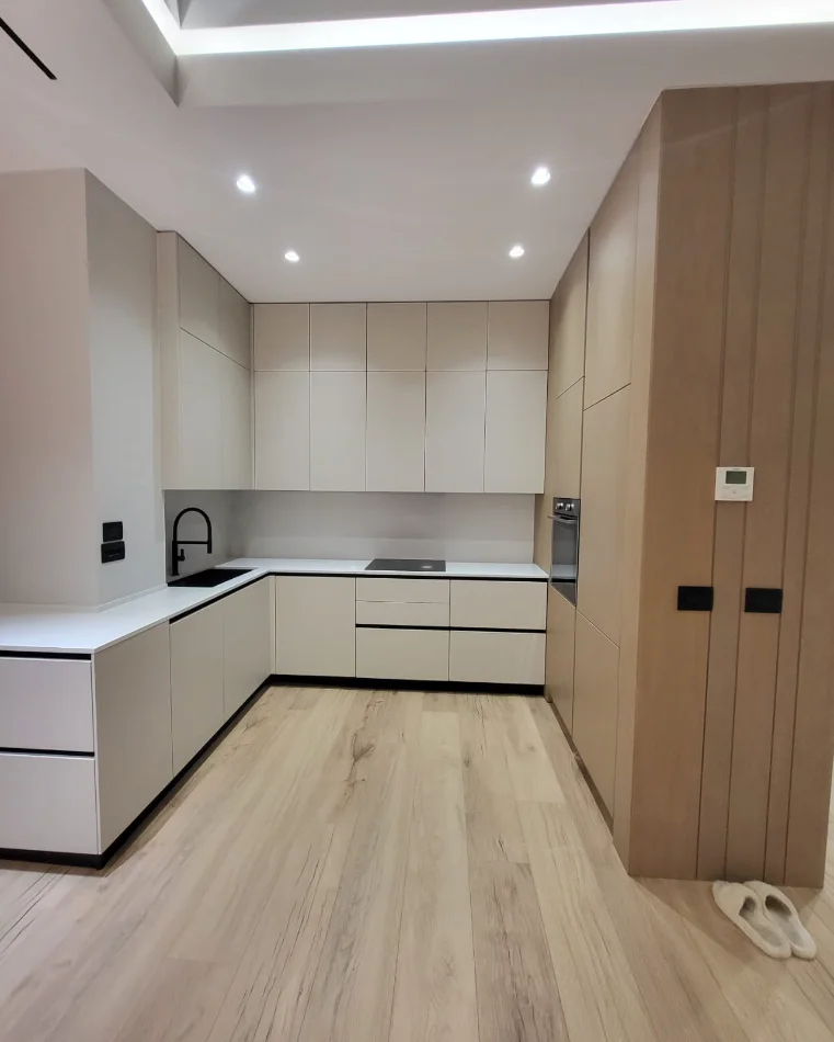 Tirane, jepet me qera apartament 2+1 , 90 m² 800 € (Liqeni i Thatë)
