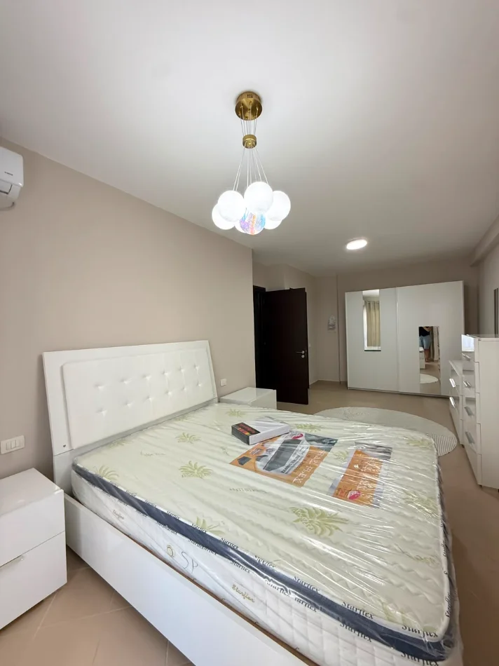 Tirane, jepet me qera 2+1 , 120 m² 760 € (21 Dhjetori)