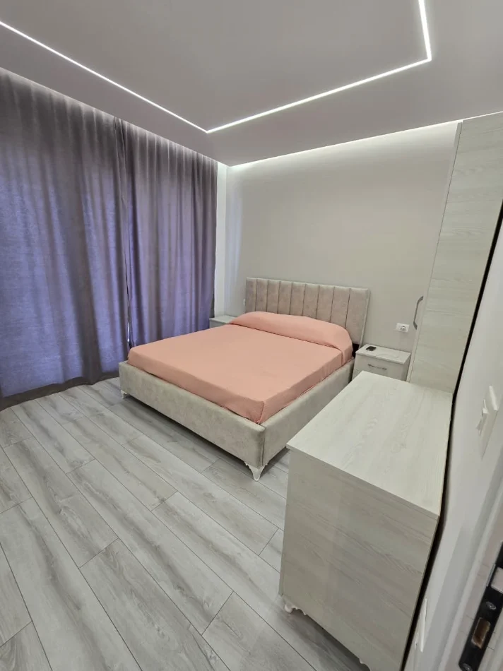 Tirane, jepet me qera apartament 1+1 , 80 m² 700 € 