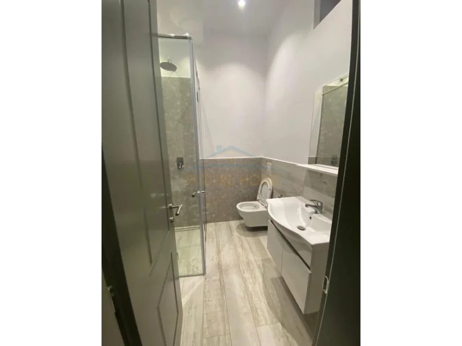 Tirane, jepet me qera apartament 1+1 Kati 2, 65 m² 700 € (RRUGA E DURRESIT)