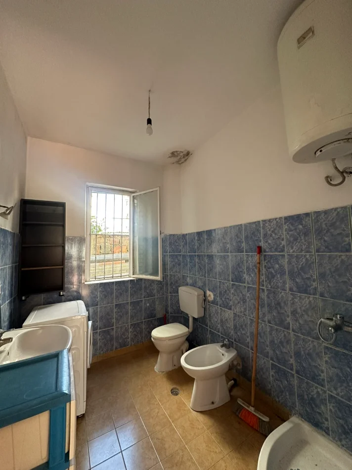 Tirane, jepet me qera apartament 1+1 Kati 1, 60 m² 480 € (Komuna e Parisit)