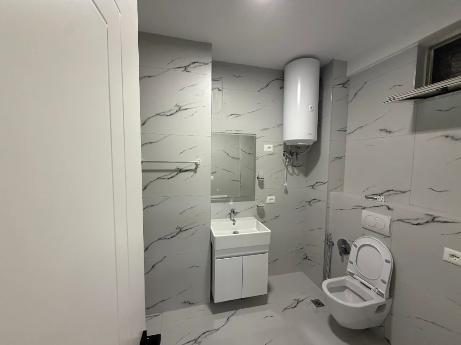 Tirane, shitet apartament 1+1+Ballkon Kati 5, 59 m² 135.000 € (Don Bosko)