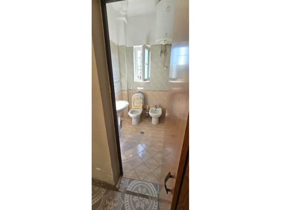 Tirane, shitet apartament 2+1 Kati 4, 65 m² 158.000 € (Rruga Muhamet Gjollesha)