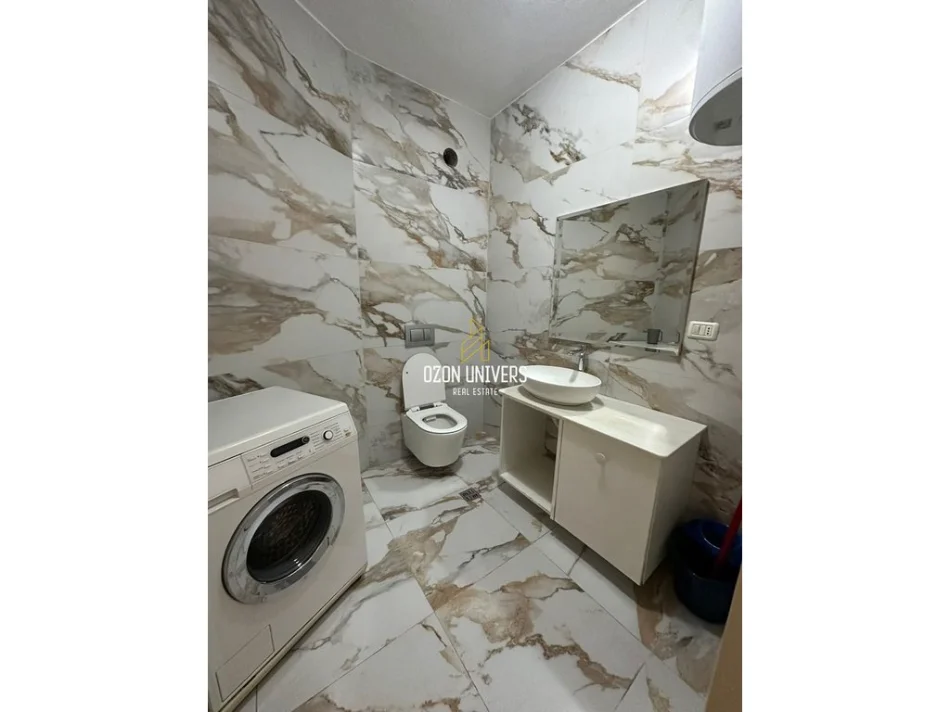 Tirane, jepet me qera apartament 2+1+Ballkon Kati 5, 127 m² 800 € (ish Hotel Roland, Astir)