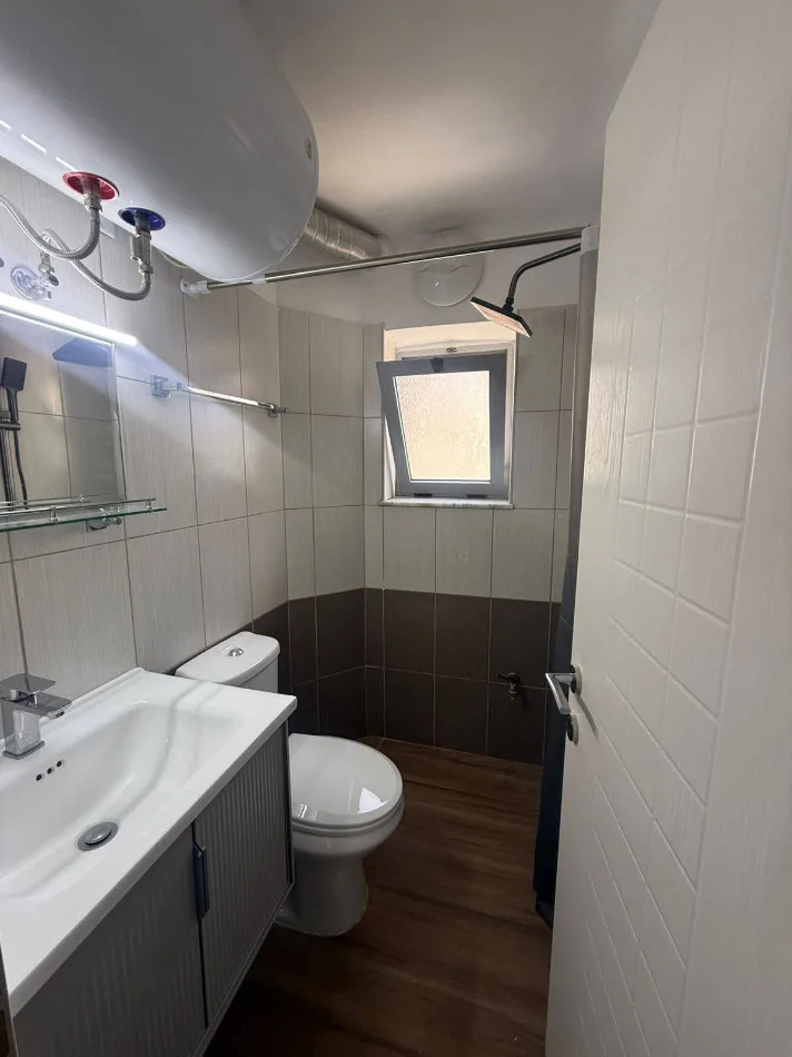Tirane, jepet me qera apartament 1+1 Kati 2, 65 m² 500 € (Stadiumi Dinamo)
