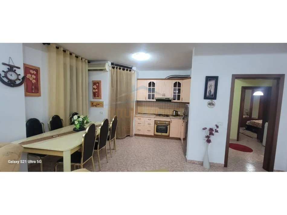 Tirane, jepet me qera apartament 2+1 Kati 8, 108 m² 900 € (Blloku)