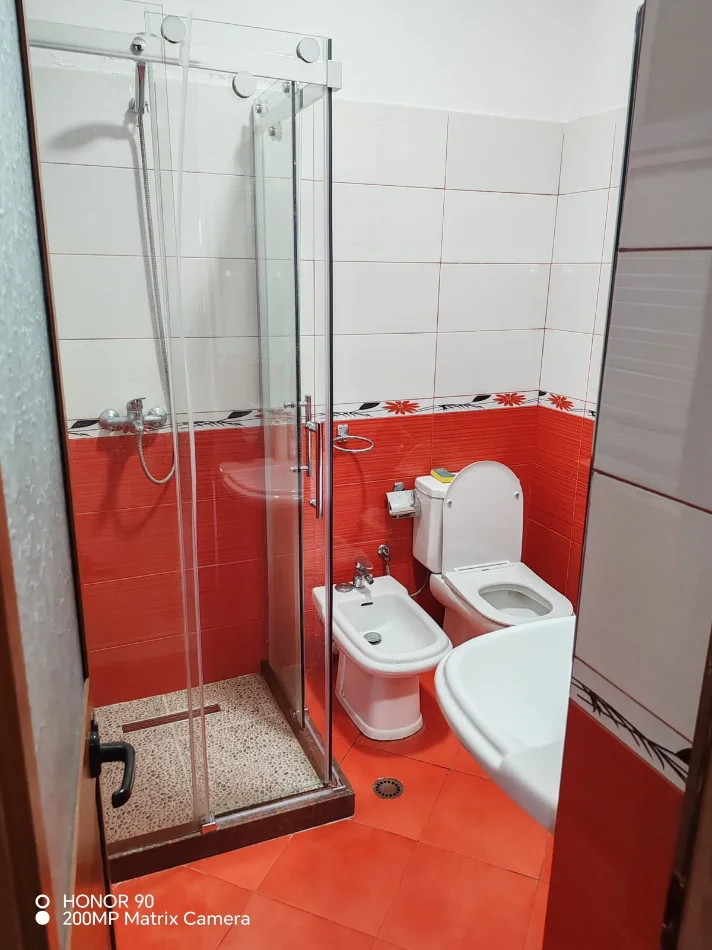 Tirane, jepet me qera Vile 1+1+Ballkon Kati 3, 60 m² 500 € (Rruga 5 Maji)