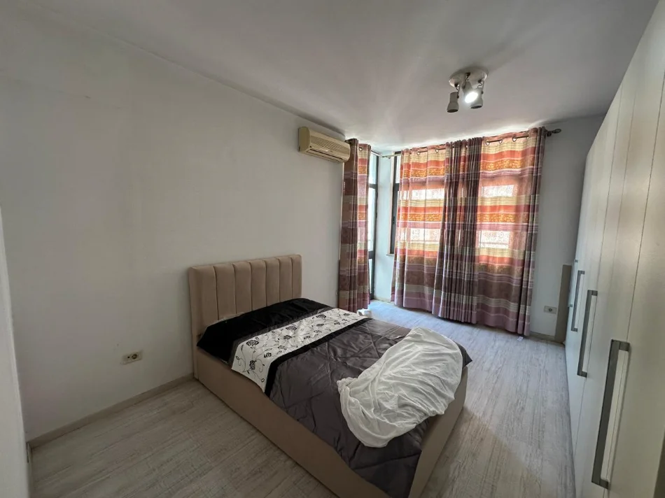 Tirane, jepet me qera apartament 2+1+Ballkon Kati 7, 100 m² 800 € (Ish Stacioni i Treni)