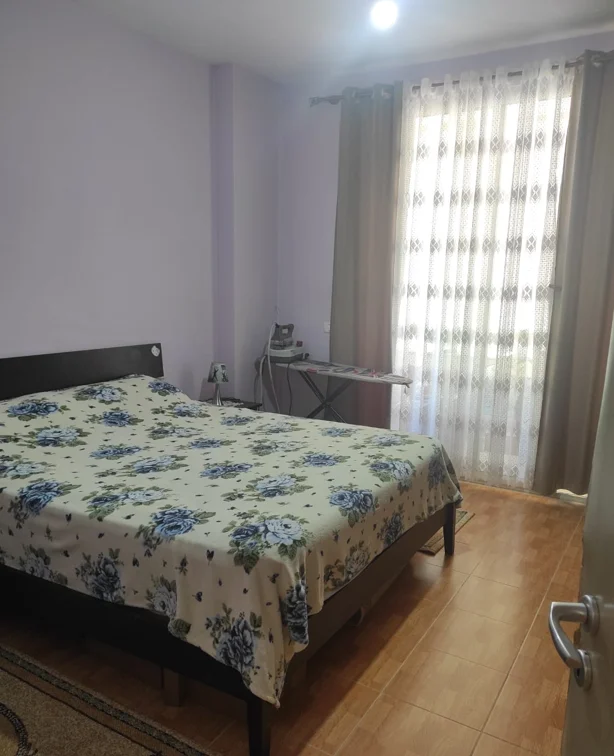 Tirane, jepet me qera apartament 1+1+Ballkon, 450 euro (Yzberisht)