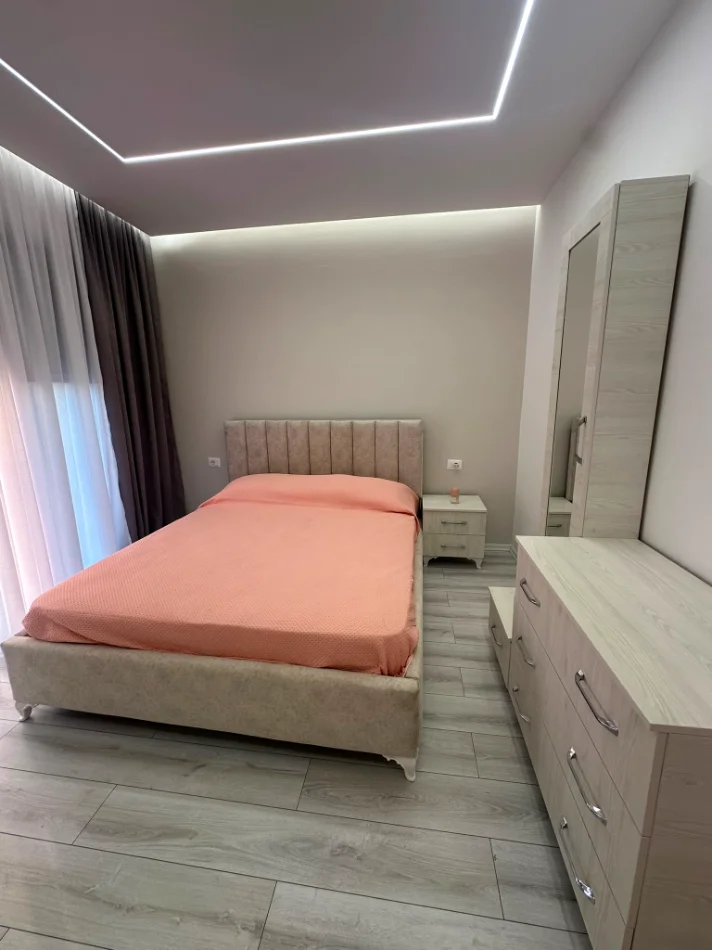 Tirane, jepet me qera apartament 1+1+Ballkon Kati 4, 70 m² 630 € (Bulevardi i Ri)