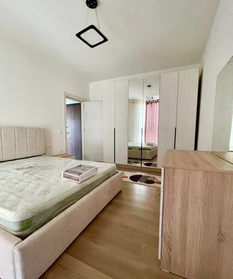 Tirane, jepet me qera apartament 1+1 , 67 m² 420 € (Paskuqan)