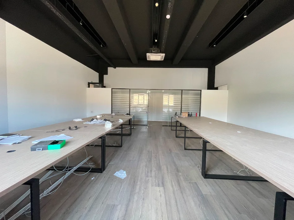 Tirane, jepet me qera ambjent biznesi Kati 2, 500 m² 5.500 € (TEG)