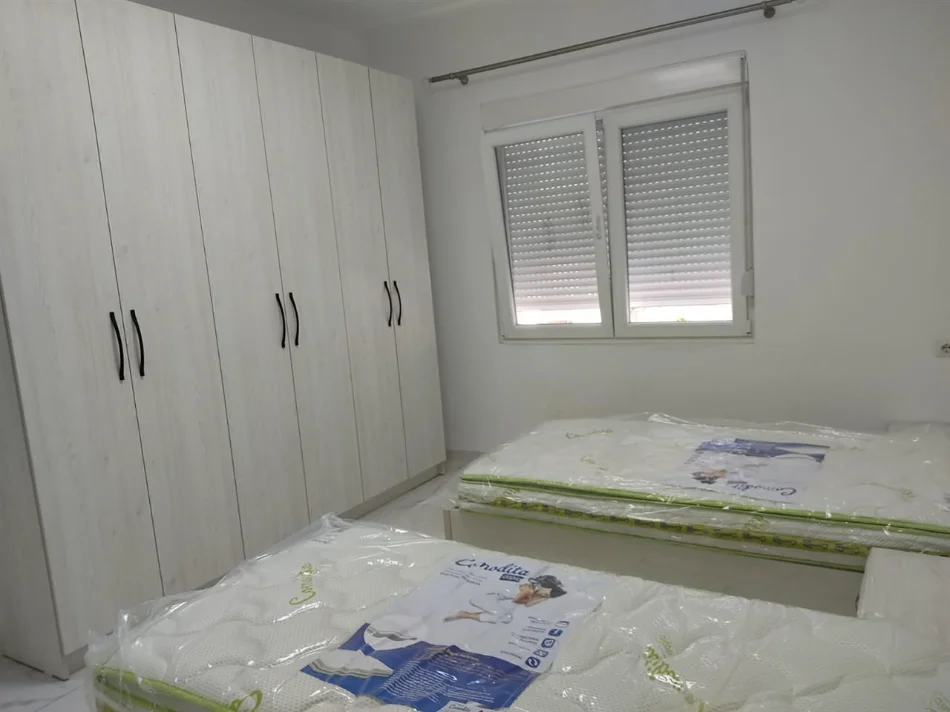 Tirane, jepet me qera apartament 2+1+Ballkon Kati 2, 75 m² 600 € (Rruga Dibres ,prane “Fakultetit te Mjeksise)