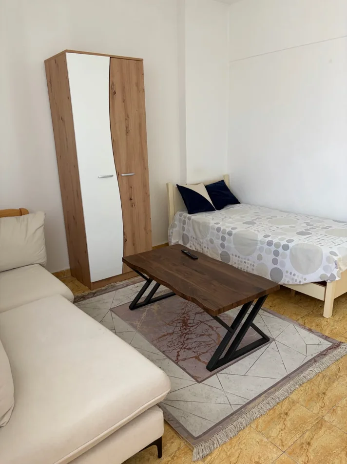Tirane, jepet me qera apartament 2+1+Ballkon Kati 4, 75 m² 600 € (Don Bosko)