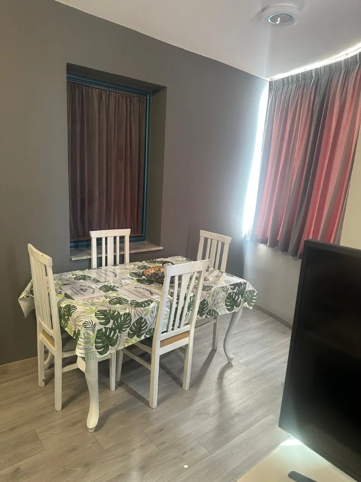 Tirane, jepet me qera apartament 2+1 , 90 m² 650 € 