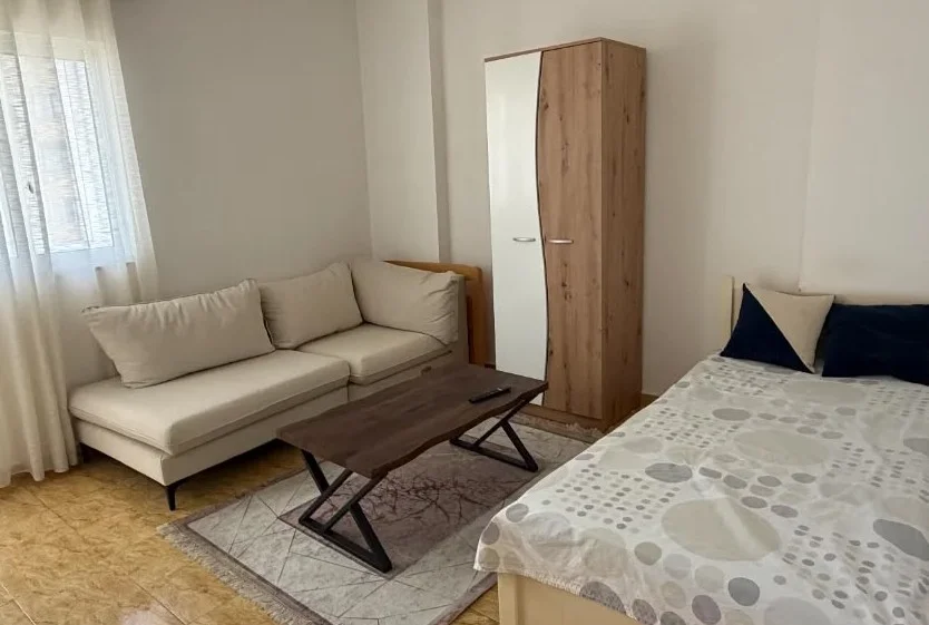 Tirane, jepet me qera apartament 2+1 , 70 m² 600 € 