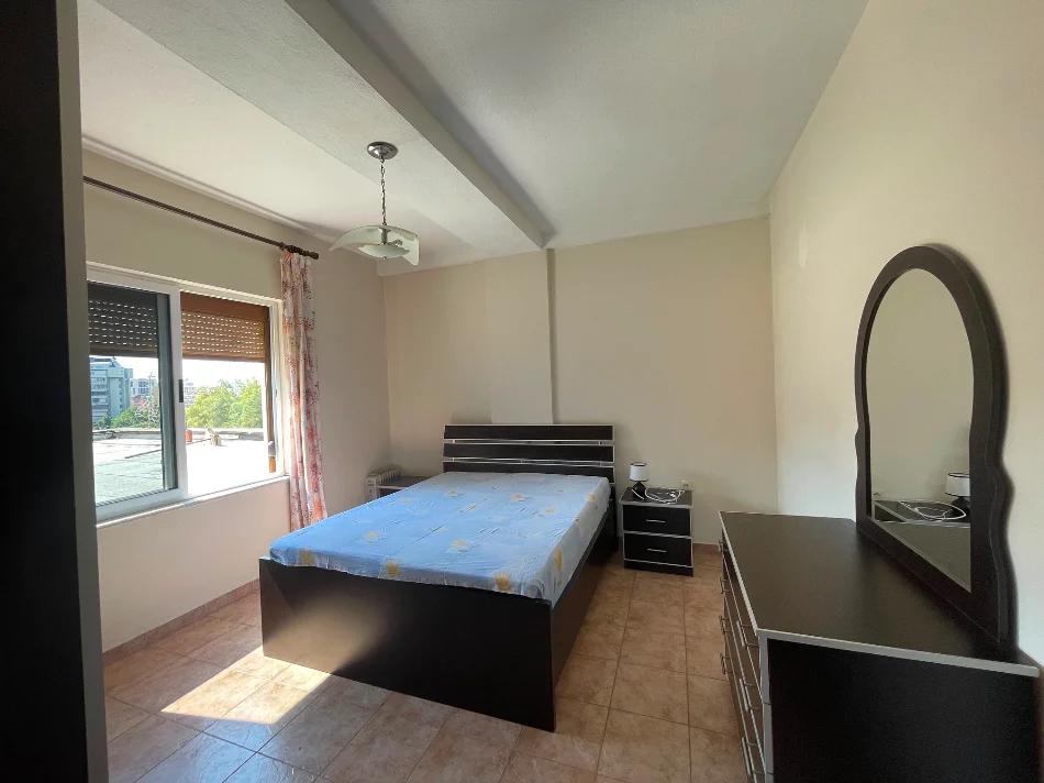 Tirane, jepet me qera apartament 1+1 Kati 5, 70 m² 700 € (Stadiumi Dinamo)