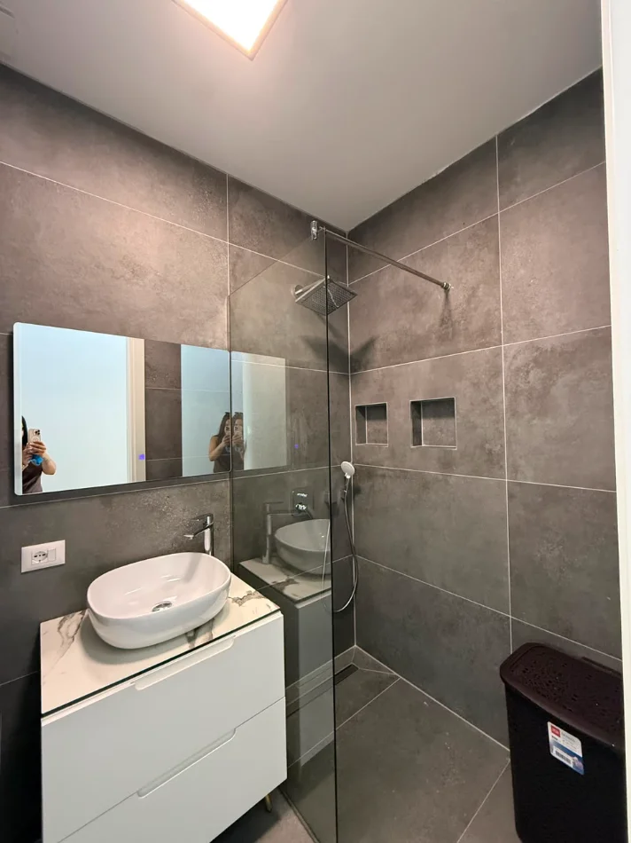 Tirane, jepet me qera apartament 2+1 , 101 m² 1.300 € (LIQENI I THATË)