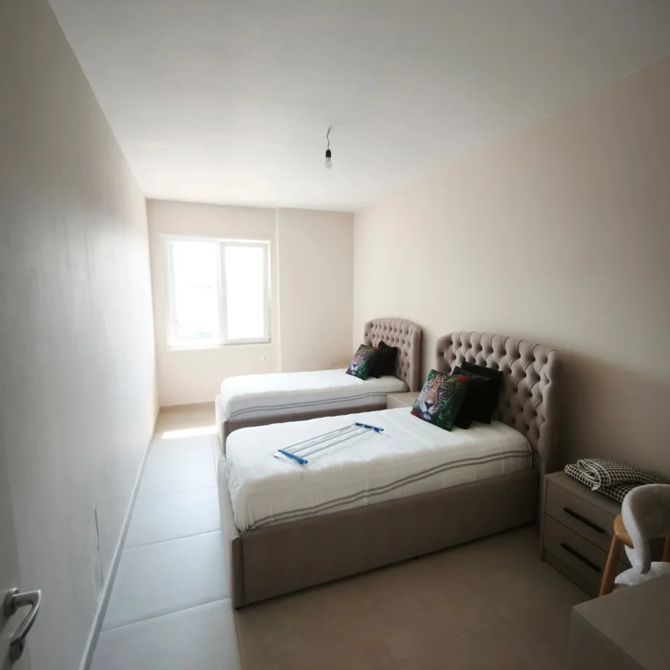 Tirane, jepet me qera apartament 2+1 , 98 m² 550 € (UNIVERS CITY)
