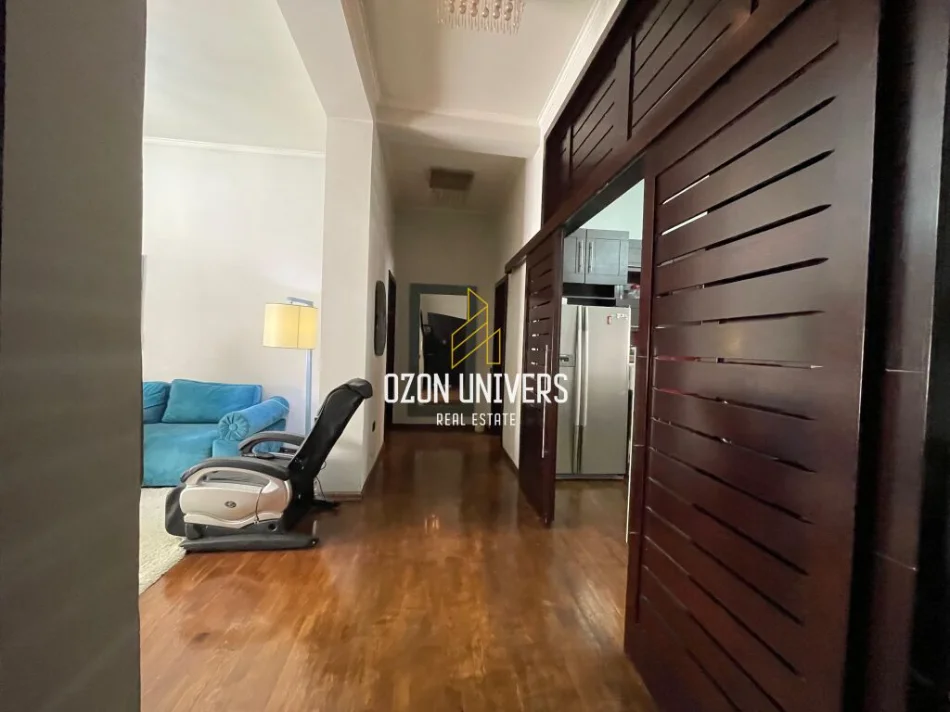 Tirane, jepet me qera për banim ose biznes ,2+1+Ballkon Kati 3, 120 m² 1200 € (Qendër)