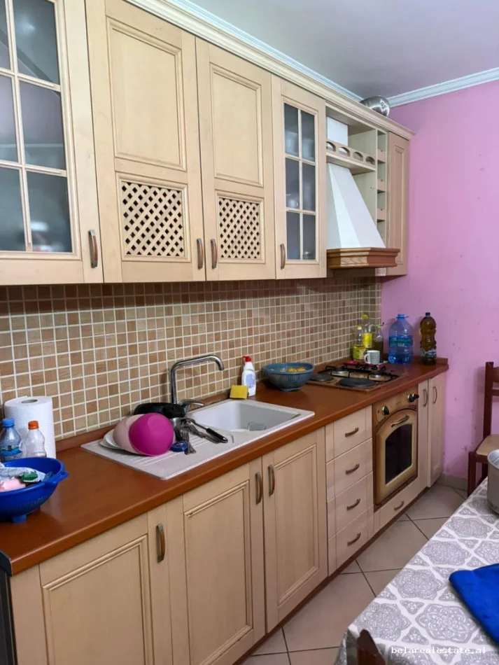 Tirane, jepet me qera apartament 1+1+Ballkon Kati 2, 75 m² 580 € (21 Dhjetori)