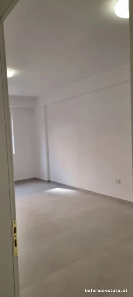 Tirane, jepet me qera apartament 1+1+Ballkon Kati 1, 65 m² 540 € (Astir)