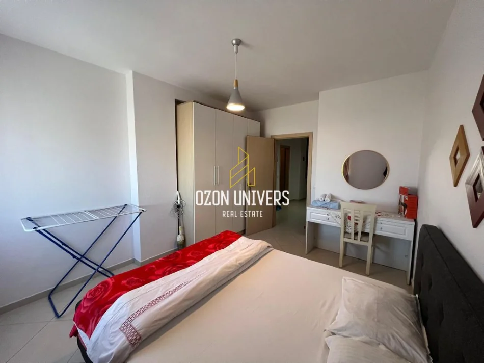Tirane, jepet me qera apartament 1+1+Ballkon Kati 8, 70 m² 500 € (Yzberisht)