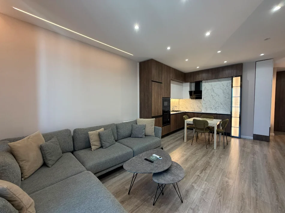Tirane, jepet me qera apartament 1+1 Kati 3, 70 m² 800 € (Komuna e Parisit)