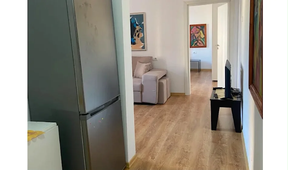 Tirane, jepet me qera apartament 1+1 Kati 2, 650 € 