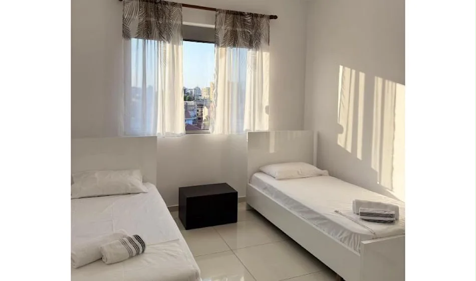 Tirane, jepet me qera apartament 2+1 , 100 m² 700 € 