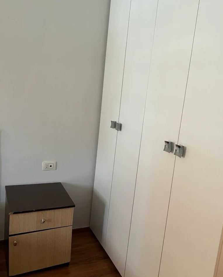 Tirane, jepet me qera apartament 1+1 , 70 m² 400 € 