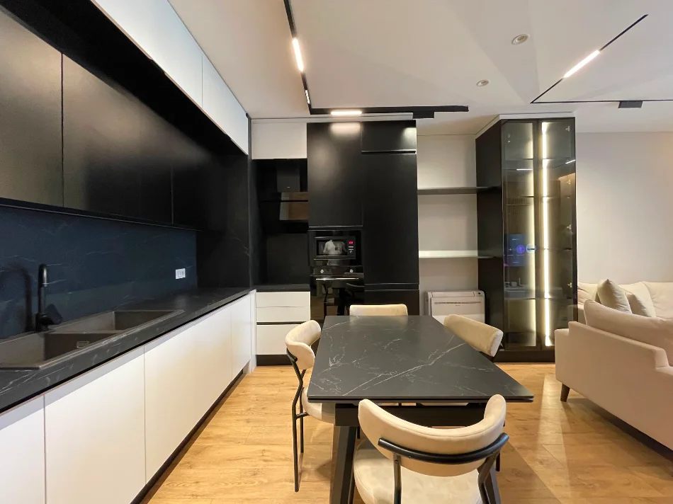 Tirane, jepet me qera apartament 1+1 Kati 5, 70 m² 800 € (Komuna e Parisit)