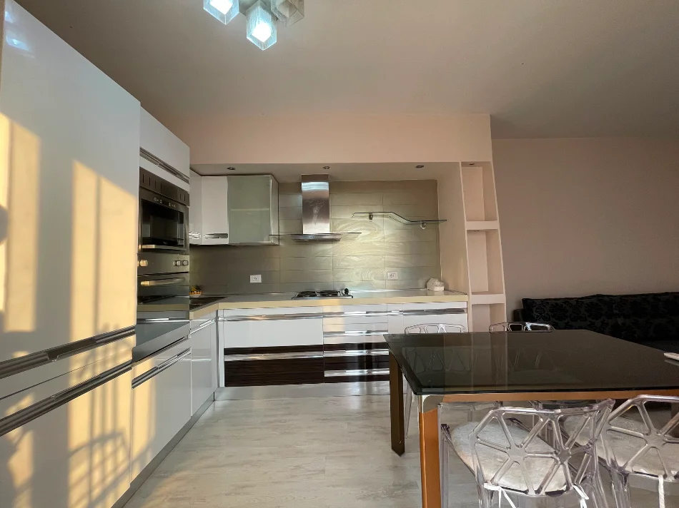 jepet me qera apartament Kati 8, 68 m² 550 € (Brryli)