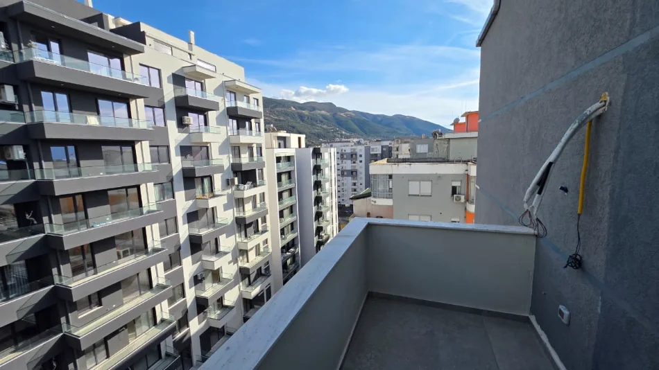 Vlore - Lungomare, shitet apartament 2+1+Aneks+Ballkon Kati 10, 118 m² 242.000 € (Lungomare, Vlorë)