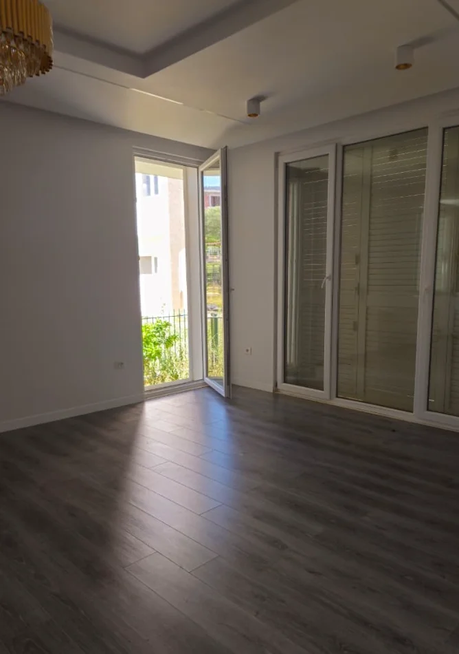Tirane, jepet me qera Vile 5+1 , 700 m² 2.500 € 