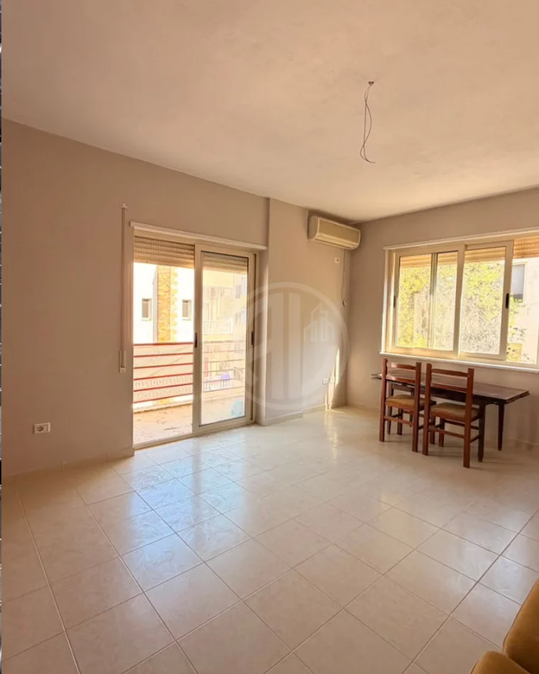 Durres, shes apartament 1+1+Ballkon Kati 4, 82.000 € 