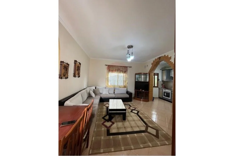 Tirane, jepet me qera , 60 m² 350 € (Rruga Vace Yela)