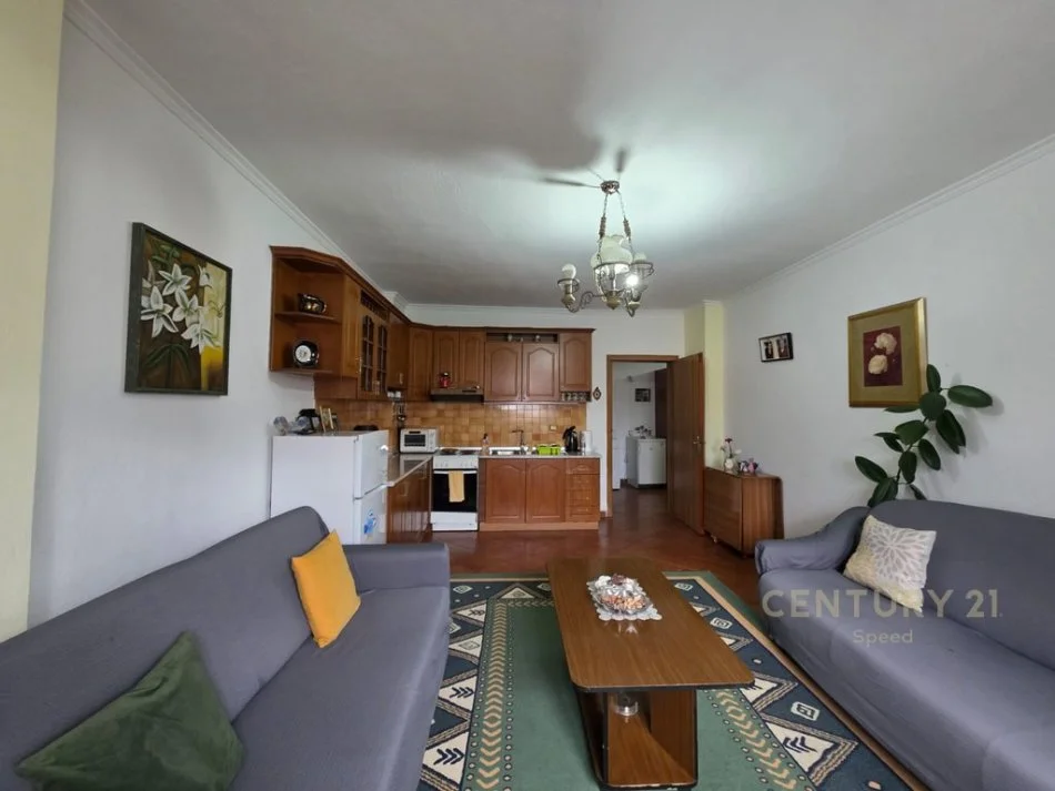 Tirane, jepet me qera apartament 2+1 Kati 4, 70 m² 450 € (5 Maji)