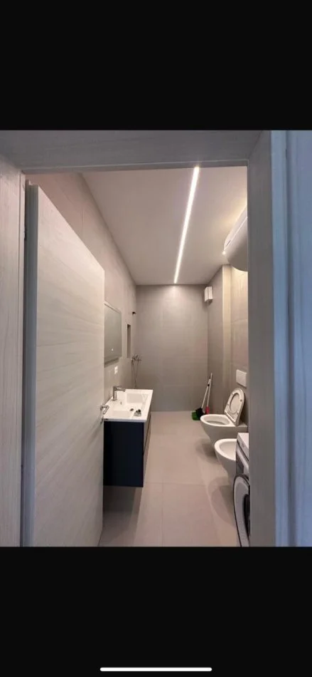 Tirane, jepet me qera apartament 2+1+Ballkon Kati 2, 117 m² 800 € (FUSHA E AVIACIONIT)