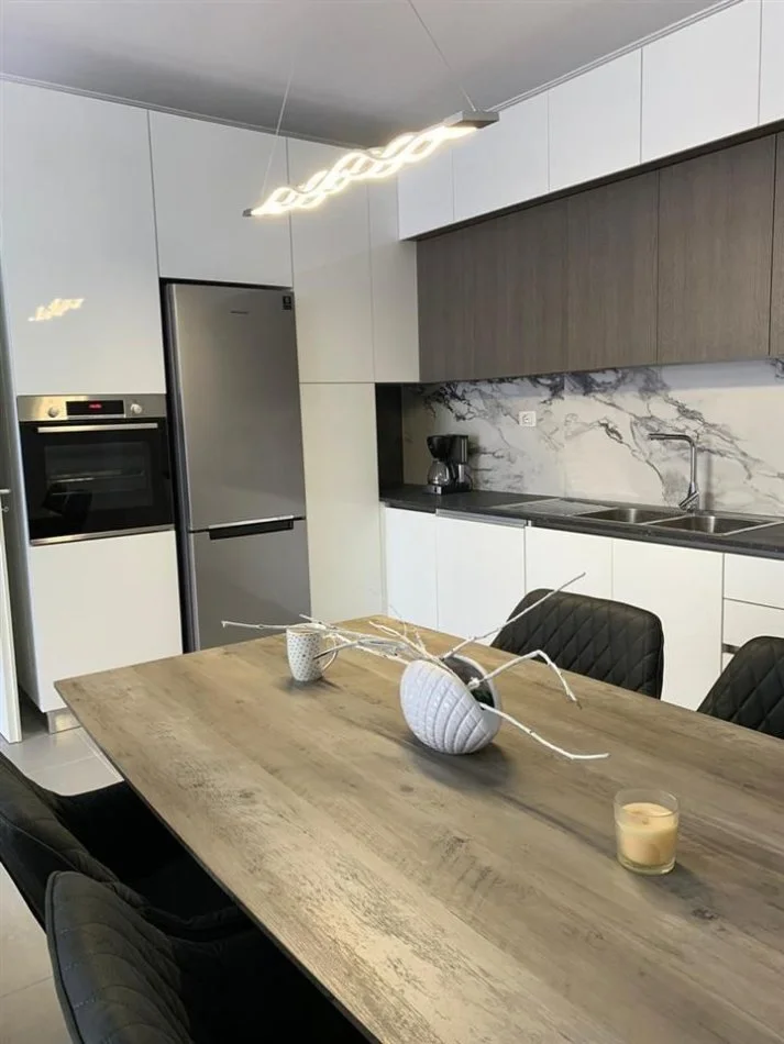 Tirane, jepet me qera apartament 2+1+Ballkon Kati 3, 99 m² 600 € (RRUGA PETI)