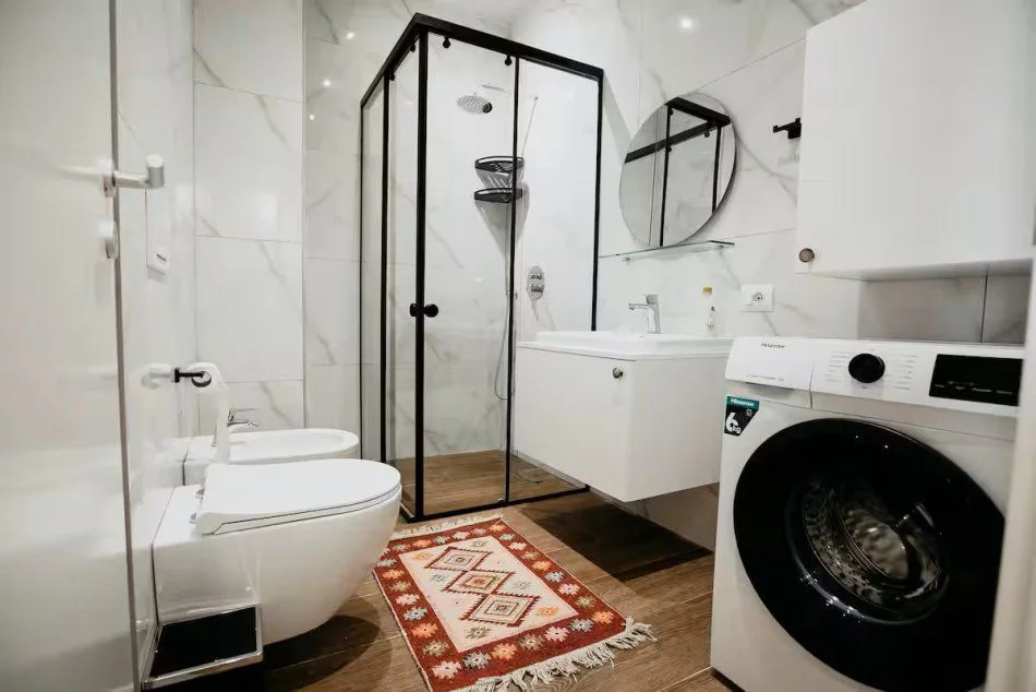 Tirane, jepet me qera apartament 1+1+Ballkon Kati 3, 50 m² 590 € (SIRI KODRA)